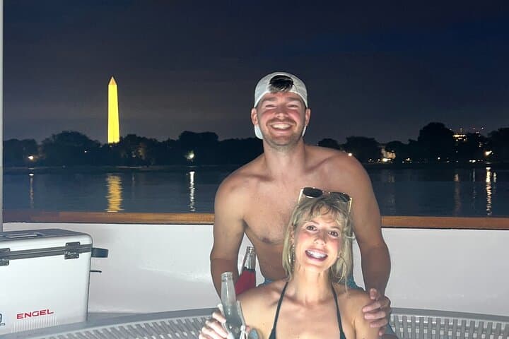 Private Hot Tub Boat Tour: Potomac Monuments Cruise in Washington, D.C. photo 3