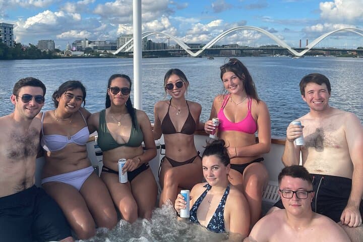 Private Hot Tub Boat Tour: Potomac Monuments Cruise in Washington, D.C. photo 5