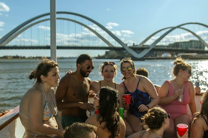 Private Hot Tub Boat Tour: Potomac Monuments Cruise in Washington, D.C. photo 4