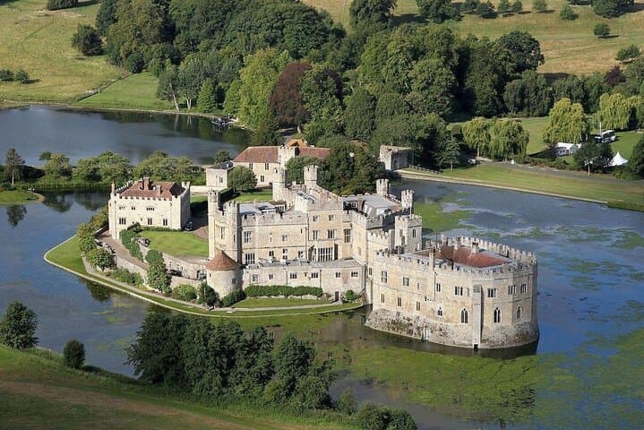 Leeds Castle, Canterbury & White Cliffs Private Day Tour from London