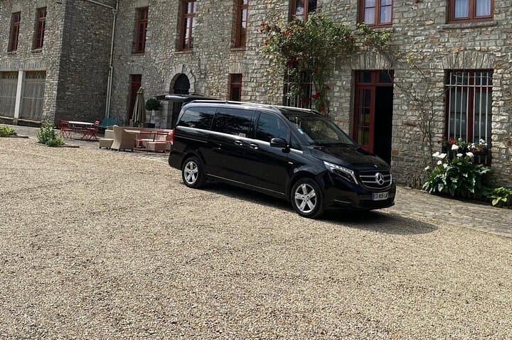 Paris Highlights by Private Car: Eiffel, Louvre & Historic Île de la Cité photo 6