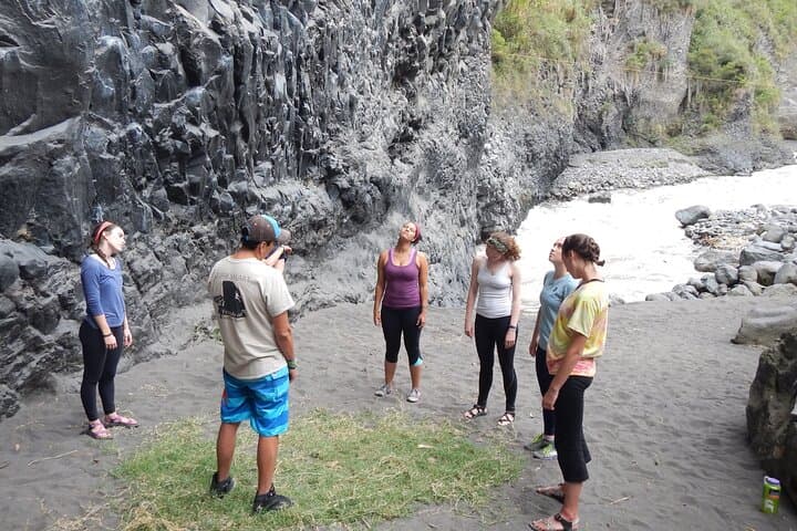 Climbing in Baños: Volcanic Basalt Routes at San Martín Canyon