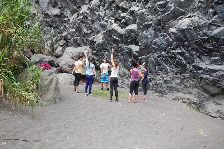 Climbing in Baños: Volcanic Basalt Routes at San Martín Canyon photo 2