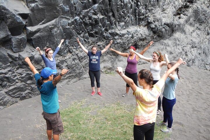 Climbing in Baños: Volcanic Basalt Routes at San Martín Canyon photo 3