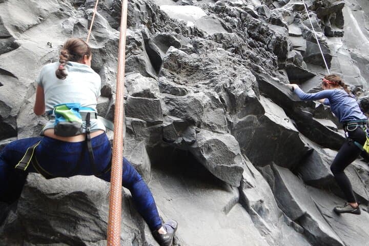 Climbing in Baños: Volcanic Basalt Routes at San Martín Canyon photo 5
