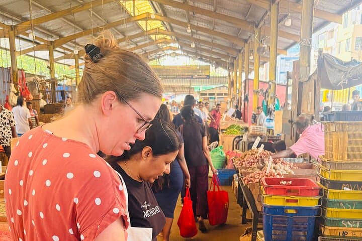 Colombo Pettah Market Tour & Hands-On Sri Lankan Cooking Class photo 2