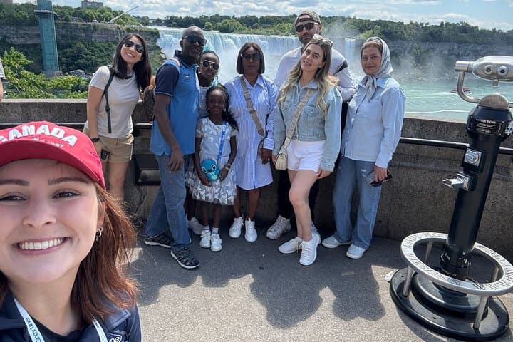 Niagara Falls Eco Walking Tour and Voyage to the Falls Boat Cruise