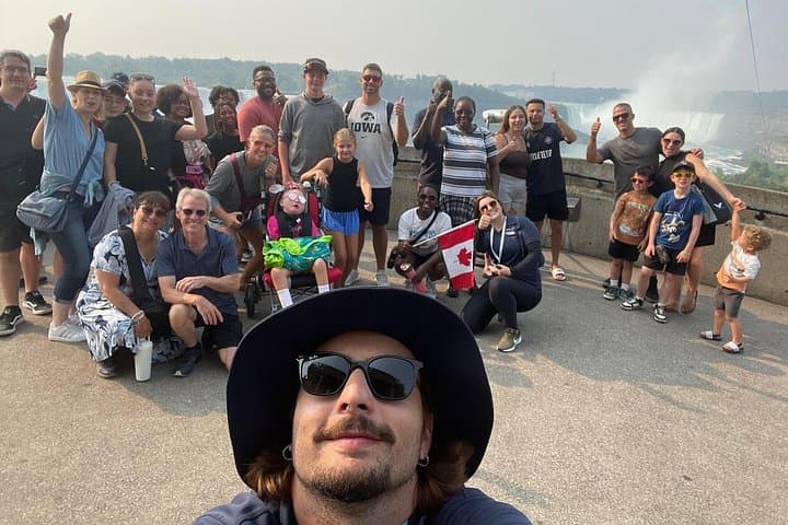 Niagara Falls Walk and Cruise — Canadian Side Guided Tour to Horseshoe Falls photo 3