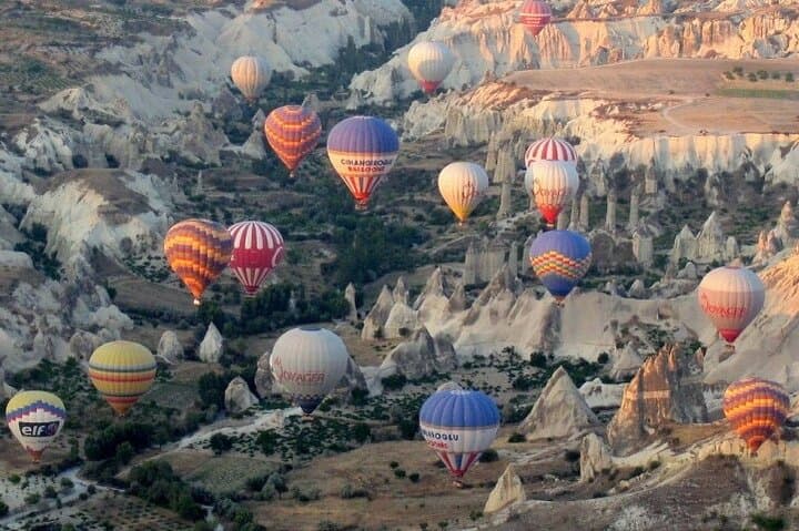 Sunrise Hot Air Balloon Tour Over Goreme Valley — Cappadocia Balloon Ride Guide photo 3