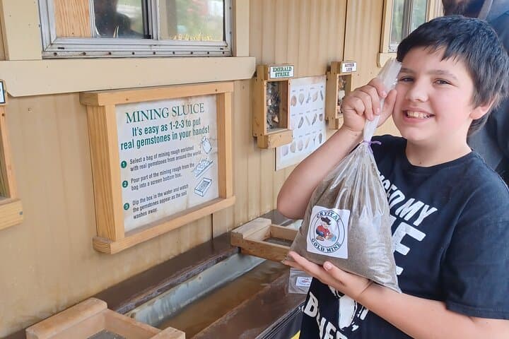 Crystal Gold Mine Tour & Prospector Combo — Wallace Idaho Gold Panning Experience photo 2