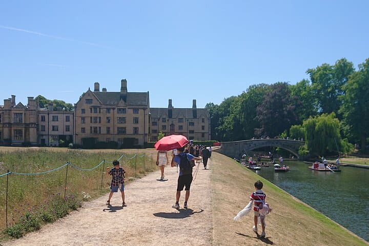 Entertaining Cambridge Walking Tour: Alumni-Led Historic Backs & City Centre photo 2