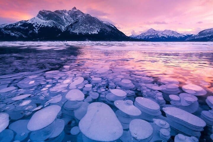 Winter Abraham Bubble Lake & Icefields Parkway Private Tour — Photo-Focused Day Trip from Canmore