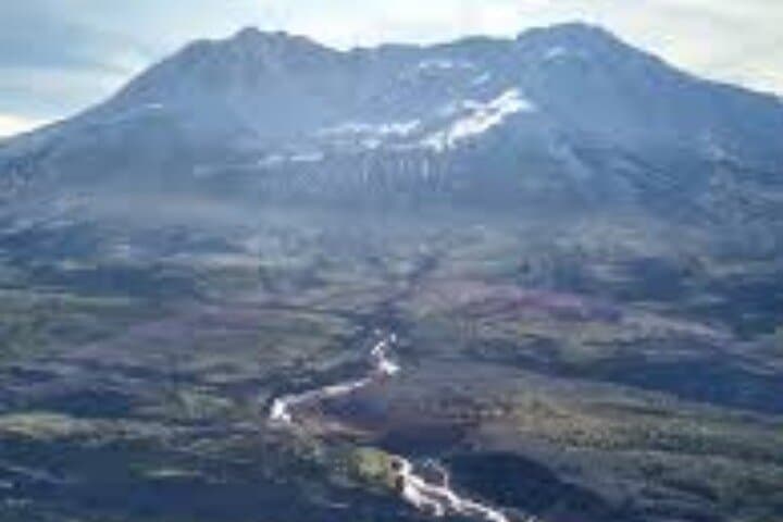 Small-Group Mount St. Helens Day Tour from Seattle: Johnston Ridge & Coldwater Lake photo 5