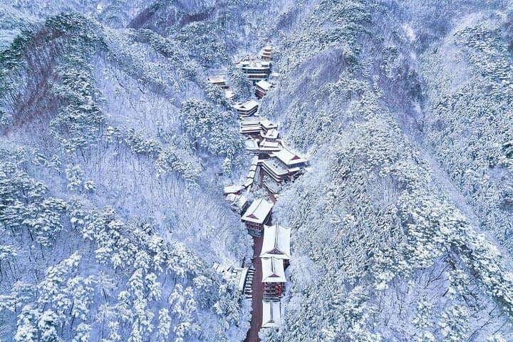 Danyang Day Trip: Guinsa Temple, Ondal Cave & Dodamsambong Peaks from Seoul