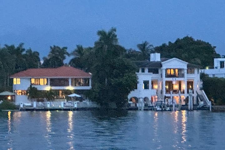 Miami Ghosts and Gangsters Cruise: 75‑Minute Biscayne Bay Crime & Ghost Tour photo 2