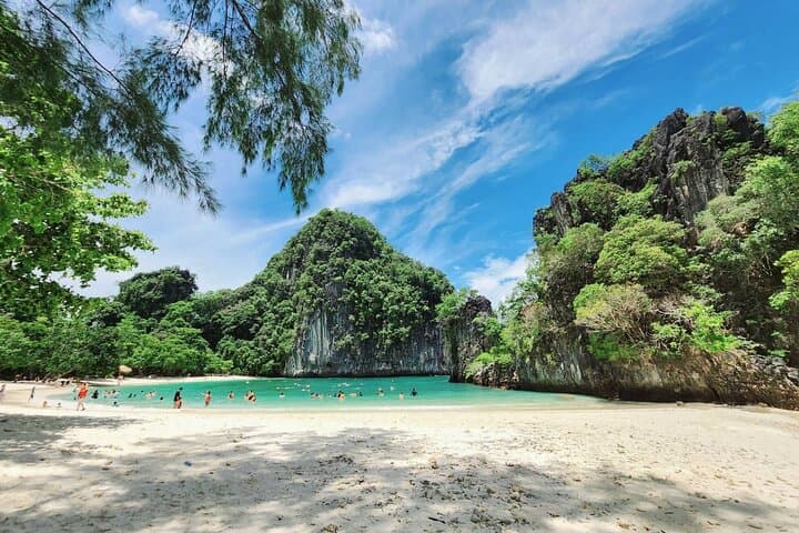 Krabi Longtail Boat Tour to Hong Islands — Lagoon, Viewpoint & Snorkeling photo 2