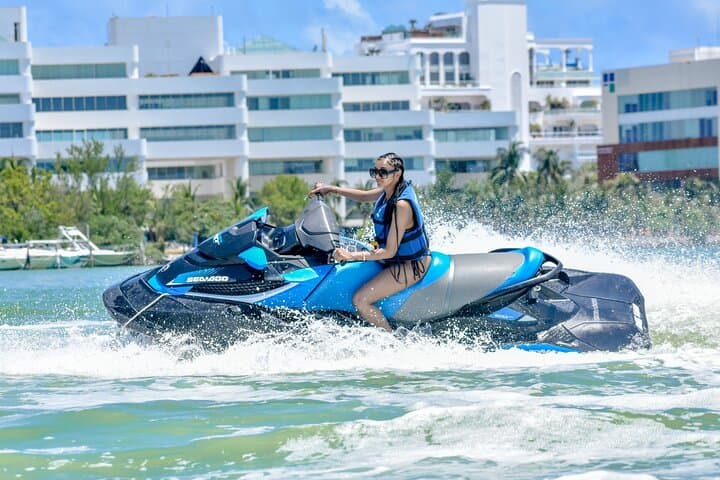 WaveRunner Rentals in Cancun Nichupte Lagoon — 30-Min Jet Ski Adventure