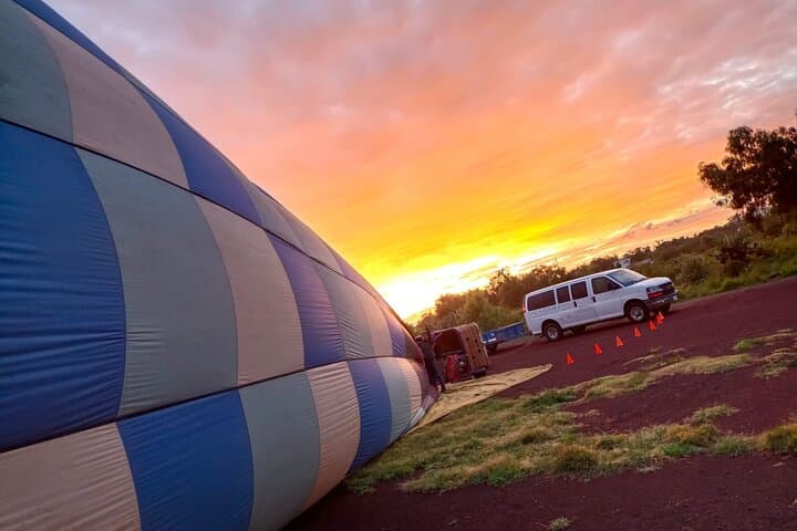 Sunrise Balloon Over Teotihuacan: Flight, Breakfast in Cueva & Guided Ruins Tour photo 4