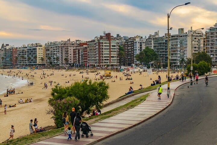 Montevideo Murder Mystery in Pocitos — Self-Guided Outdoor Detective Game photo 4