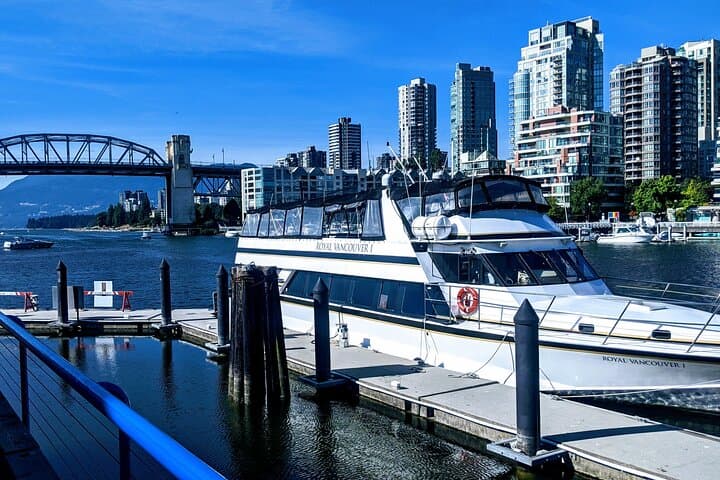 Private 3-Hour Vancouver Essentials Tour — Stanley Park, Gastown & Granville Island photo 2