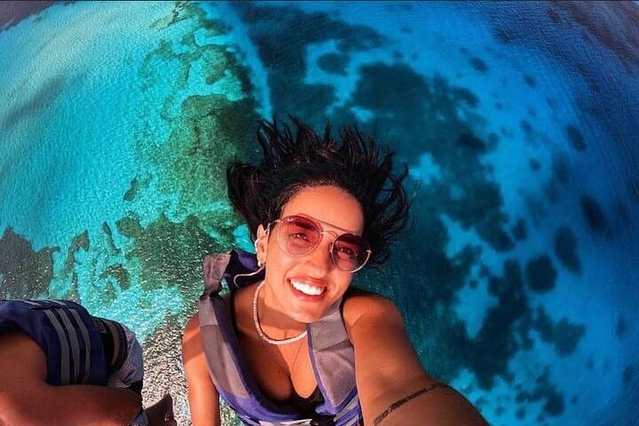 Parasailing Over San Andrés: Sea of Seven Colors Flight photo 2