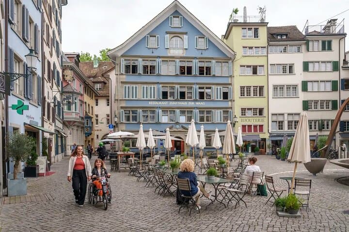 Zurich Highlights Walking Tour: Old Town, River Views & Optional FIFA Museum