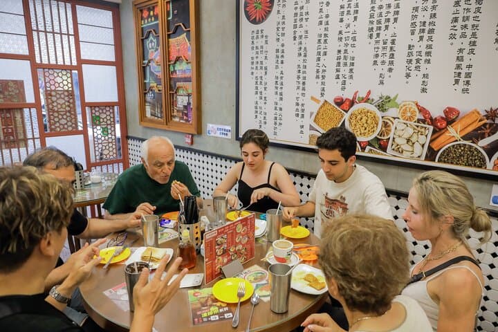 Kowloon Street Food Walking Tour: Michelin Bib Gourmand Eats & Local Culture