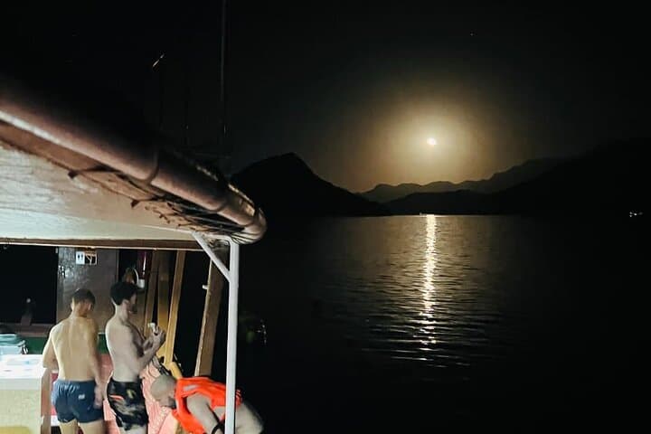 Overnight Musandam Fjords Dhow Cruise: Dolphin Spotting, Snorkeling & Kayaking photo 6
