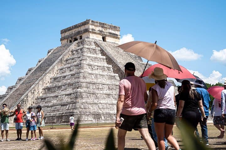 Chichén Itzá, Cenote Chichikán & Valladolid: Shared Day Tour from Cancún with Tequila Tasting photo 6