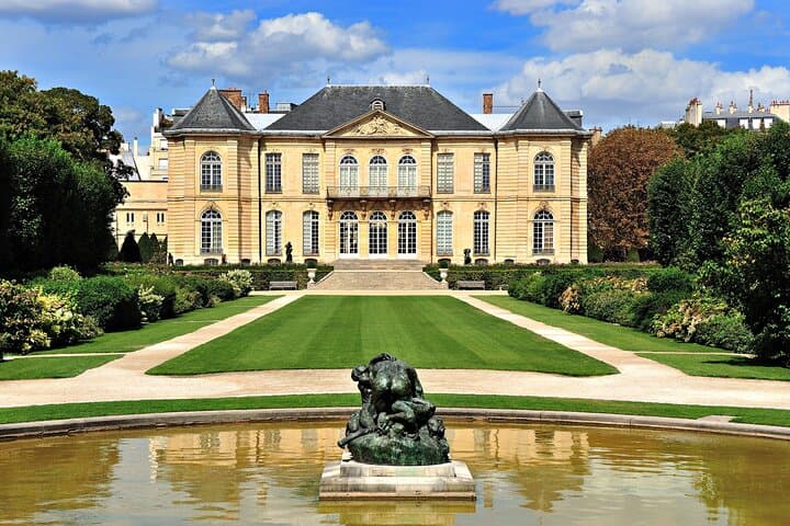 Paris Museum Pass & 24-Hour Hop-On Hop-Off Combo: Ultimate City Access