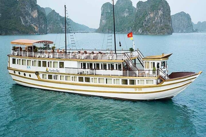 Bai Tu Long 2-Day Luxury Cruise: Kayak Cap La Island & Vung Vieng Fishing Village photo 5