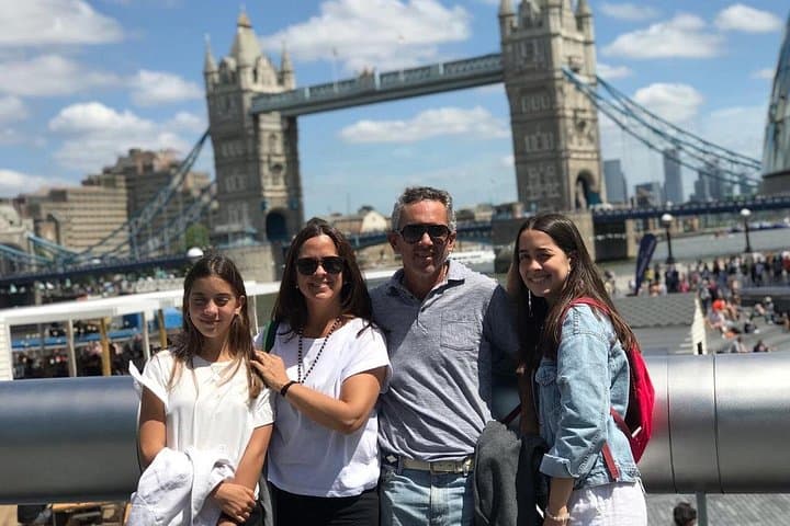 London Family Walking Tour and Natural History Museum Visit for Kids photo 1