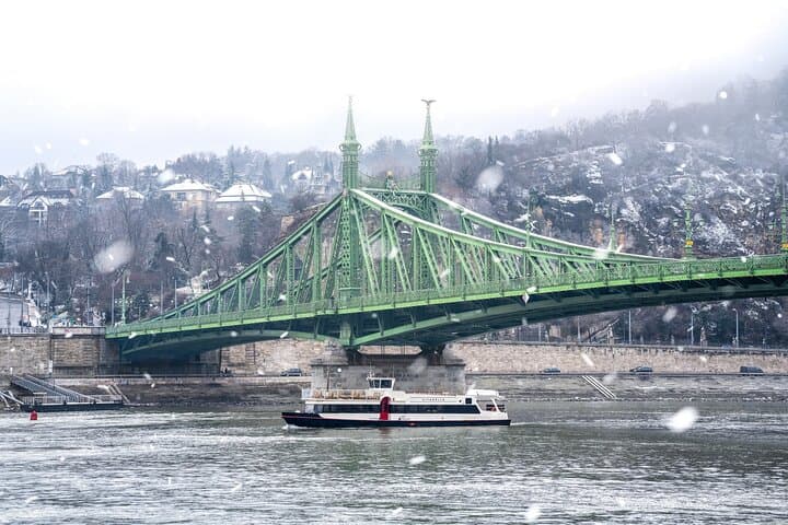 Budapest Danube Panorama Cruise — Tokaj Frizzante & Multilingual Audio Guide photo 5