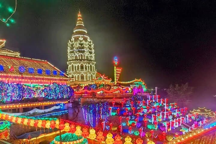 Penang Hill & Kek Lok Si Private Tour — Fast-Lane Funicular and Temple Highlights photo 1