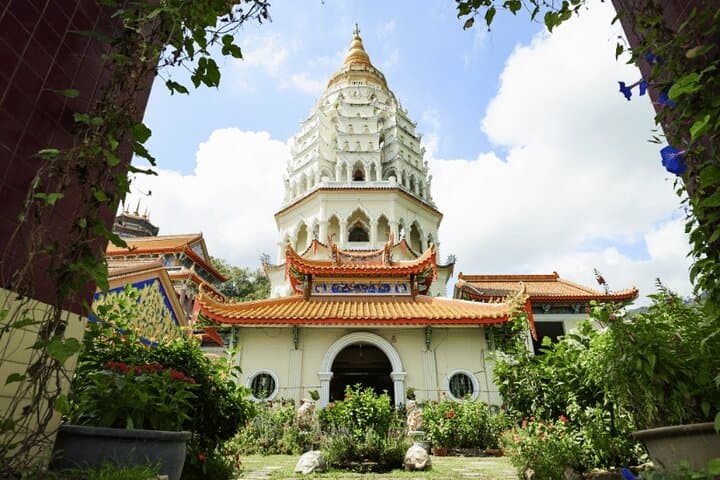 Penang Hill & Kek Lok Si Private Tour — Fast-Lane Funicular and Temple Highlights photo 2