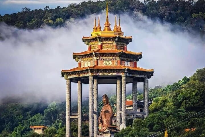 Penang Hill & Kek Lok Si Private Tour — Fast-Lane Funicular and Temple Highlights photo 3