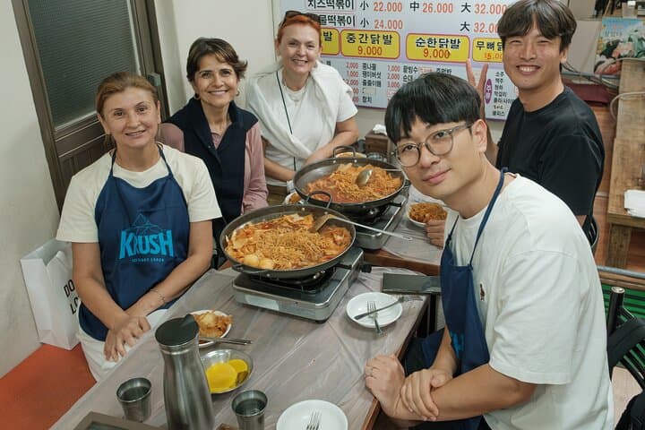 Tongin Market Food Tour Near Gyeongbokgung: Makgeolli & Seven Korean Street Tastings photo 6