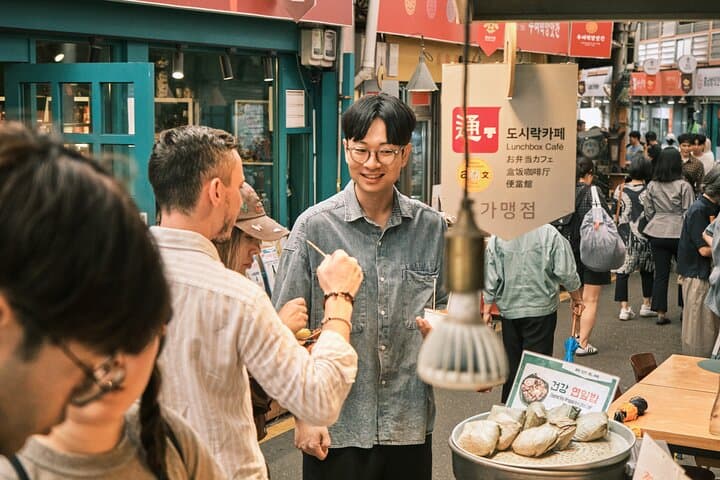 Tongin Market Food Tour Near Gyeongbokgung: Makgeolli & Seven Korean Street Tastings