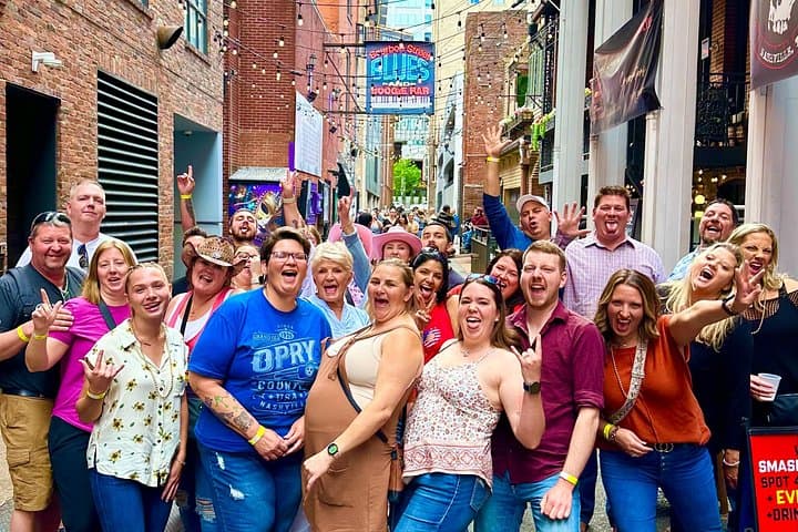 Guided Pub Crawl in Downtown Nashville: Printers Alley & 2nd Ave Walking Tour photo 3