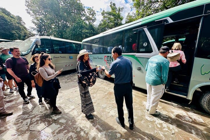 Machu Picchu Official Bus: Quick, Reliable Ascent from Aguas Calientes photo 4