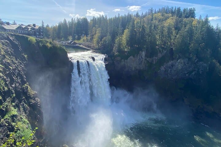 Snoqualmie Falls Day Tour from Seattle: Waterfall Hike & Chocolate Shop