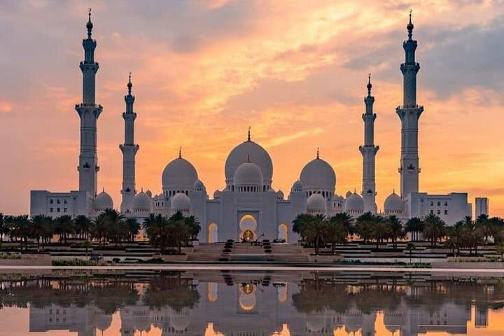 Full-Day Abu Dhabi City Tour: Sheikh Zayed Mosque, Emirates Palace & Etihad Towers photo 1