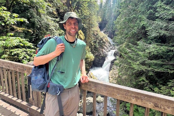 Snoqualmie Falls Day Tour from Seattle: Waterfall Hike & Chocolate Shop photo 6