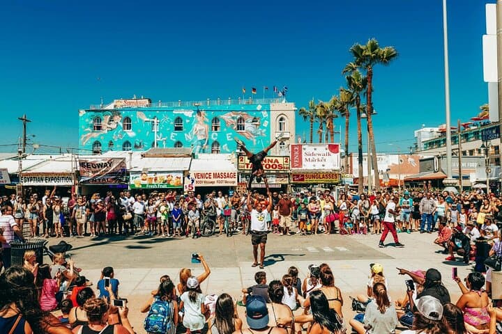 Deluxe Grand Tour of LA: Hollywood, Beverly Hills & Santa Monica Beach Tour photo 3