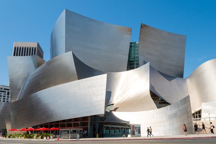 Deluxe Grand Tour of LA: Hollywood, Beverly Hills & Santa Monica Beach Tour photo 2