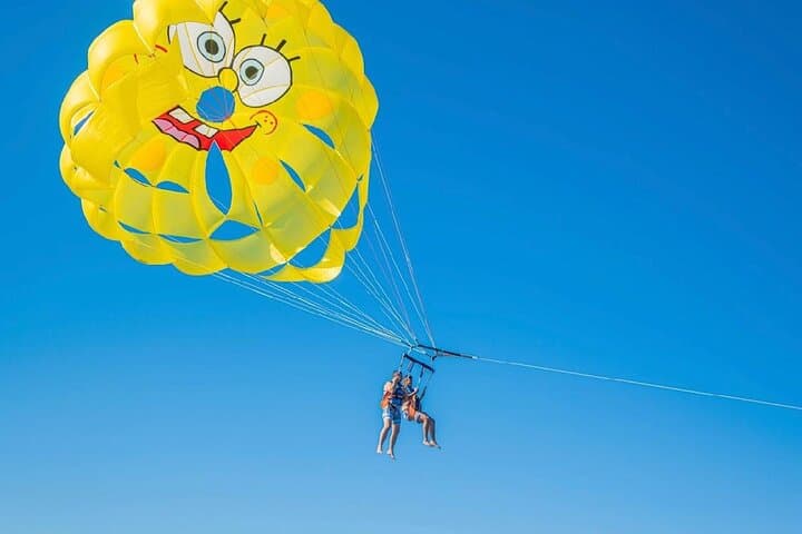 Parasailing Over West Bay Beach: Roatan’s Reef From 600–800 Feet photo 4