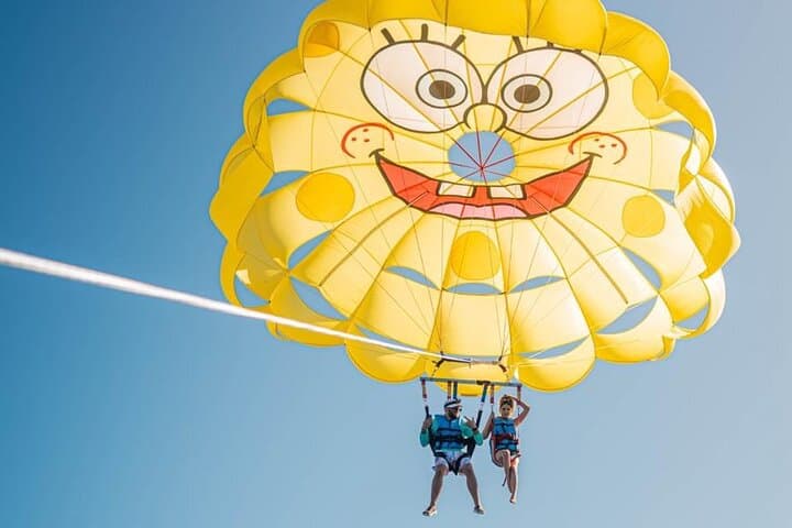 Parasailing Over West Bay Beach: Roatan’s Reef From 600–800 Feet photo 3