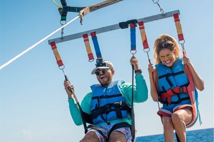 Parasailing Over West Bay Beach: Roatan’s Reef From 600–800 Feet photo 2