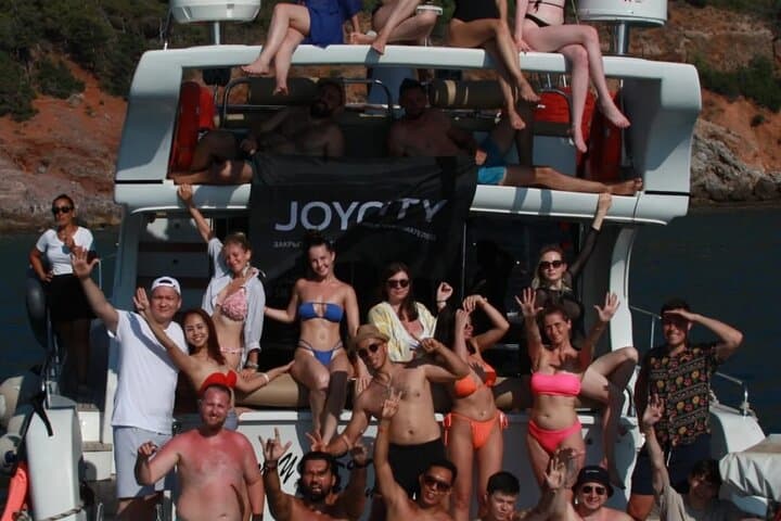 Private Luxury Yacht Tour Along Alanya’s Mediterranean Coast photo 4