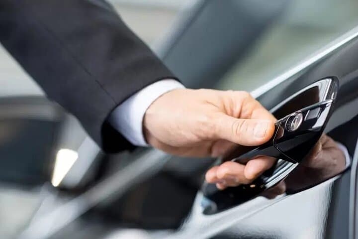 Full-Day Private Chauffeur Tour in Dubai — Personalized City Driving Experience